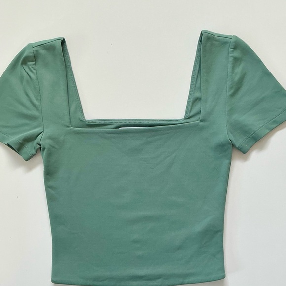 Aritzia Tops - Aritzia Babaton Contour Top Sz XS